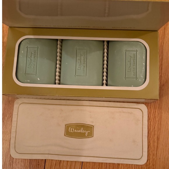 Wrisley Other - Vintage Wrisley Bath Superbe Soap Bouquet Scent Set of‎ 3 Bars Original Box